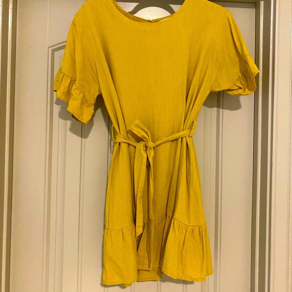 Mini dress, size large with belt to make smaller. Worn 2x